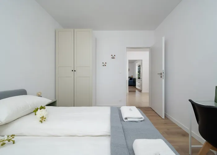 Miedziana 6 & 18 With Free Garage By Renters * Vratislav